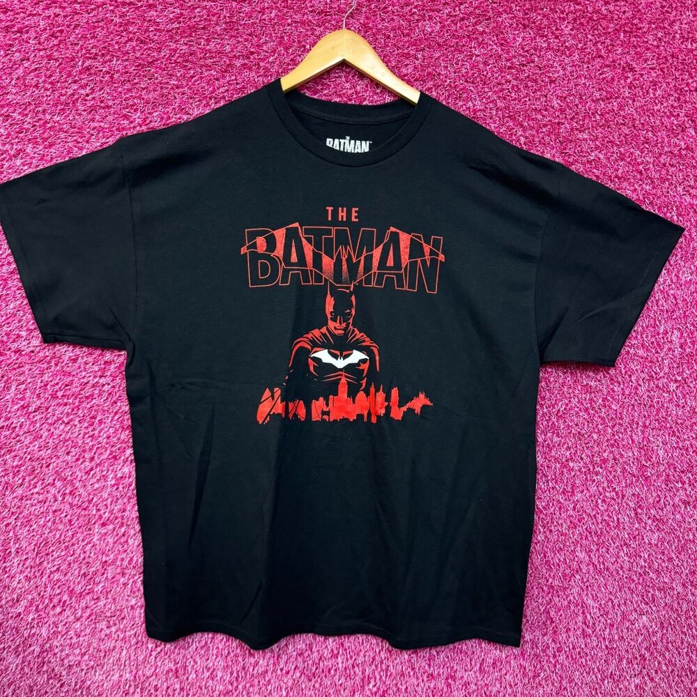 Robert Pattinson’s Batman T-shirt size 2xl.